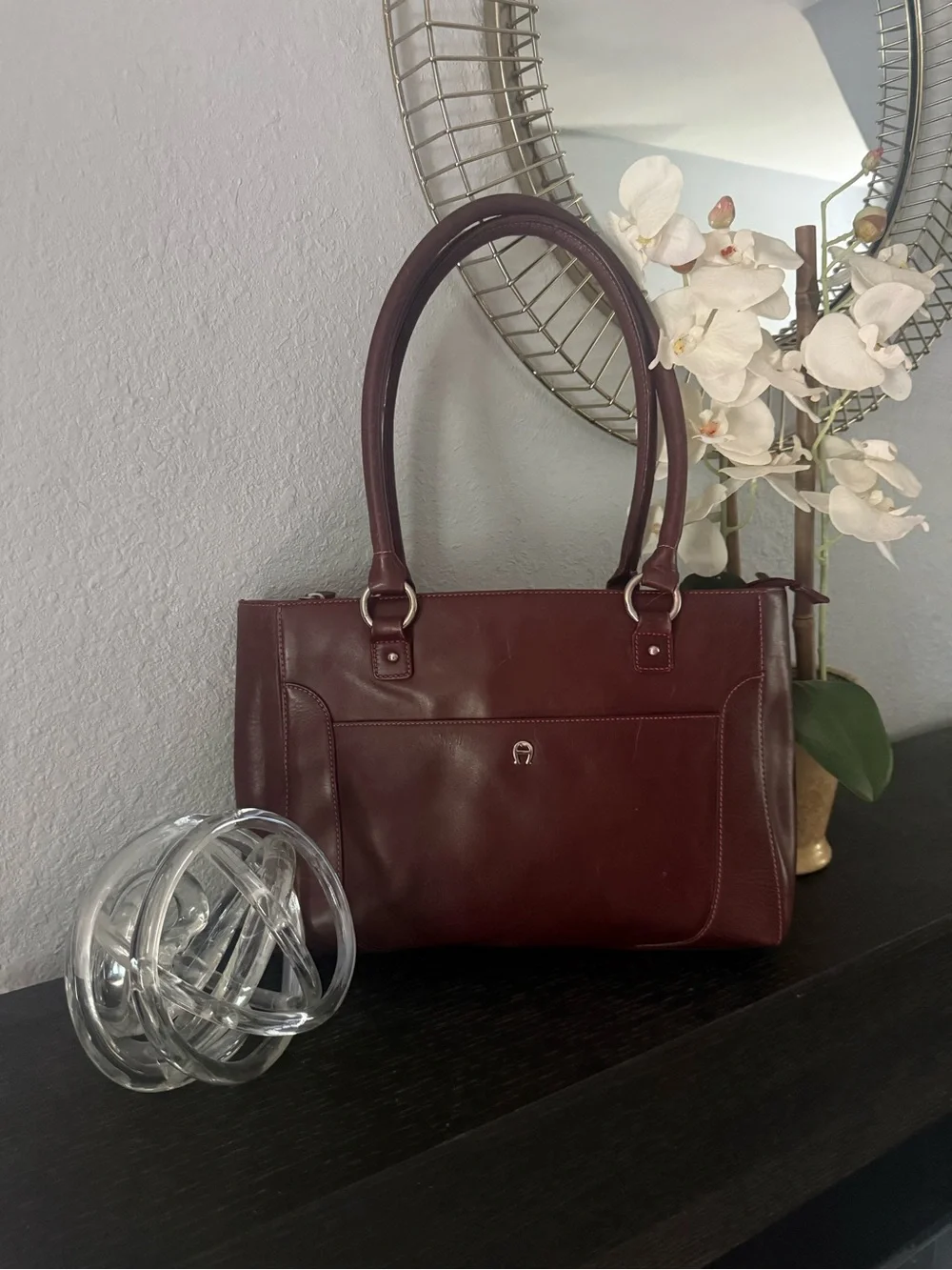Vintage Aigner leather handbag in Burgundy - Classic Everyday Carry